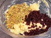 Сабле с фисташками и клюквой