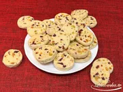 Сабле с фисташками и клюквой