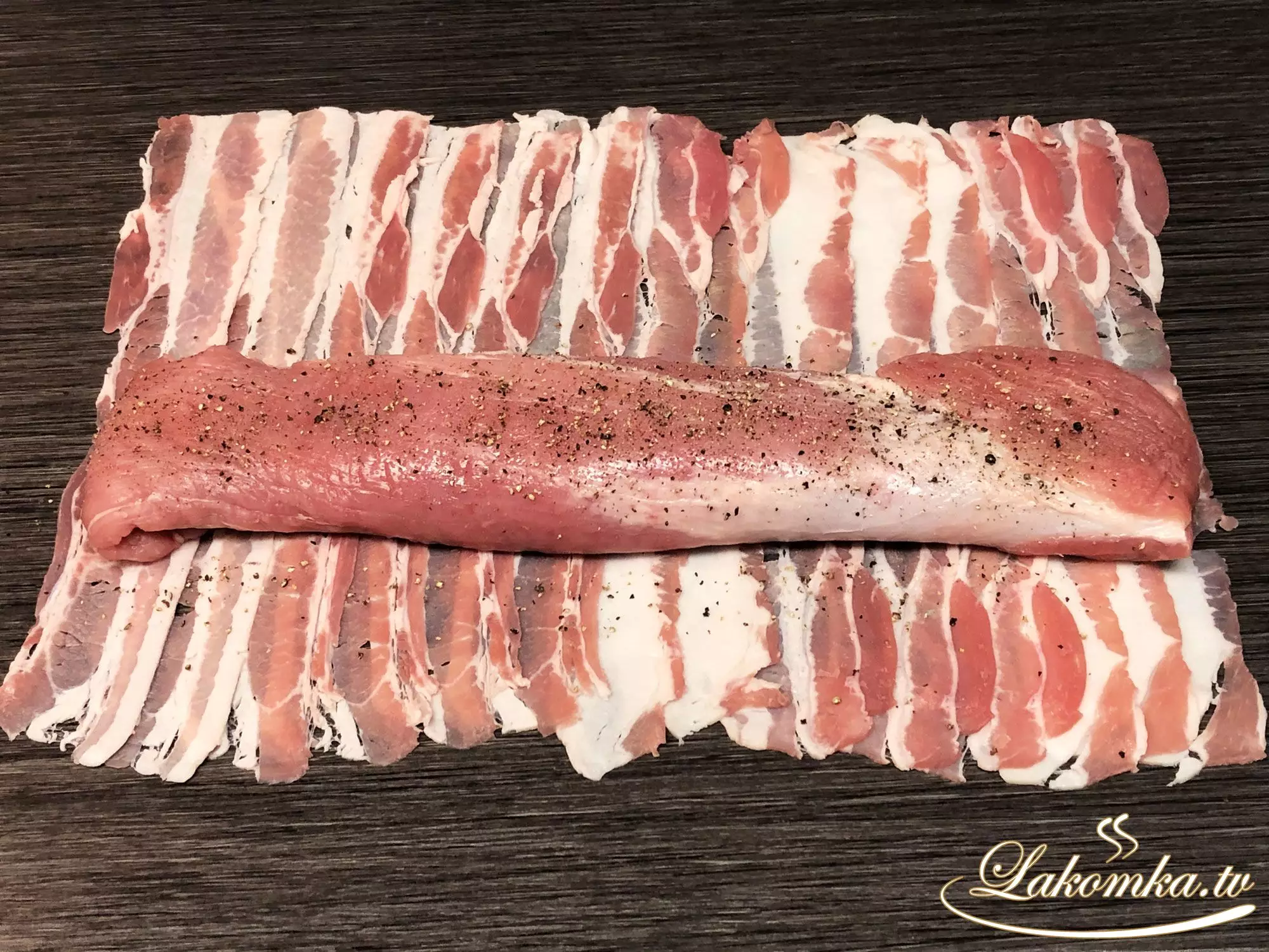 Свиная вырезка в беконе: рецепт с духовкой